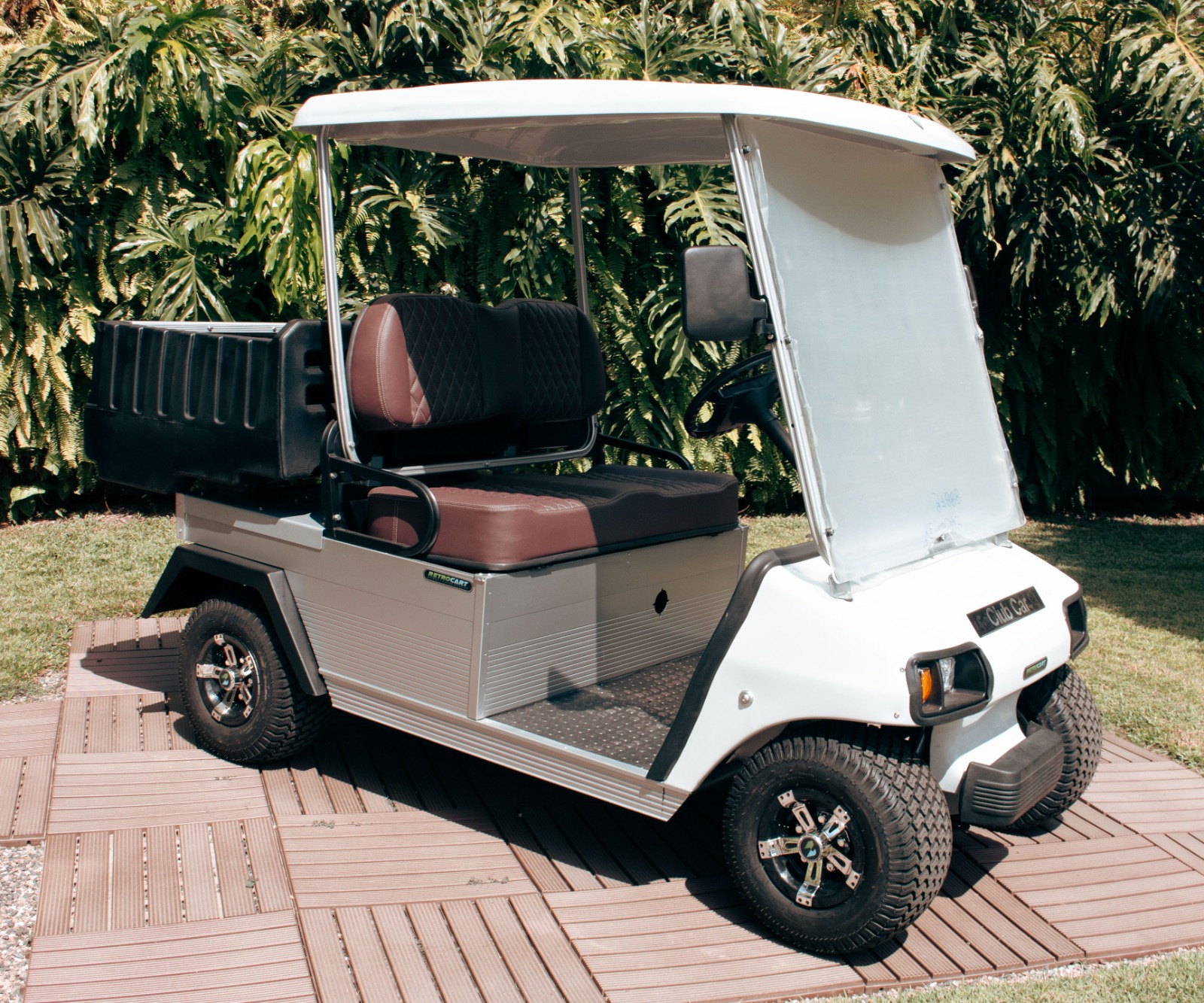 Golf cart eletrificado e personalizado após retrofit completo.