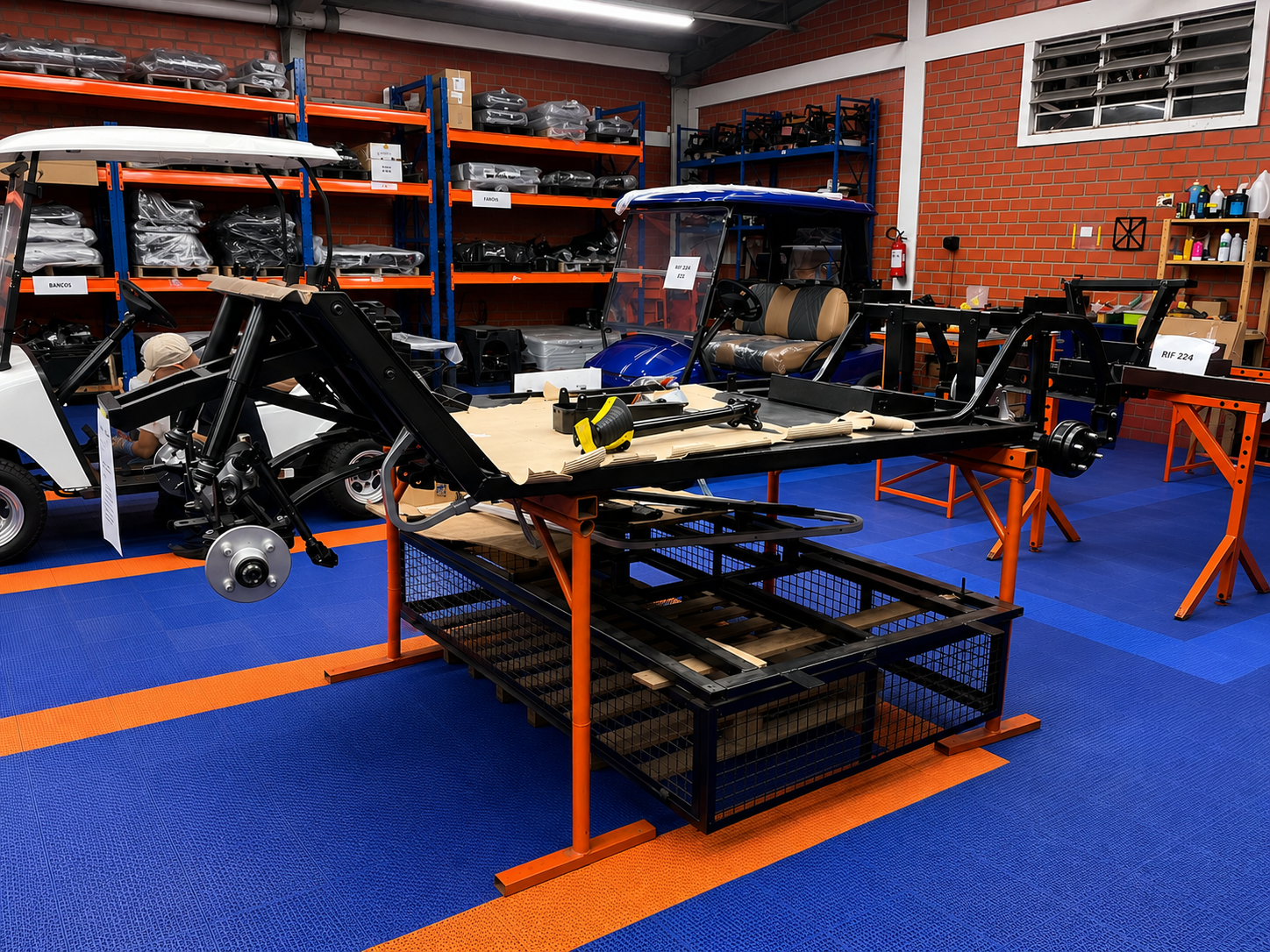 Interior da fábrica RetroCart.